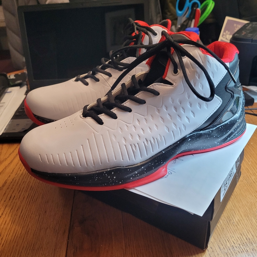 Man's  Sneskers
